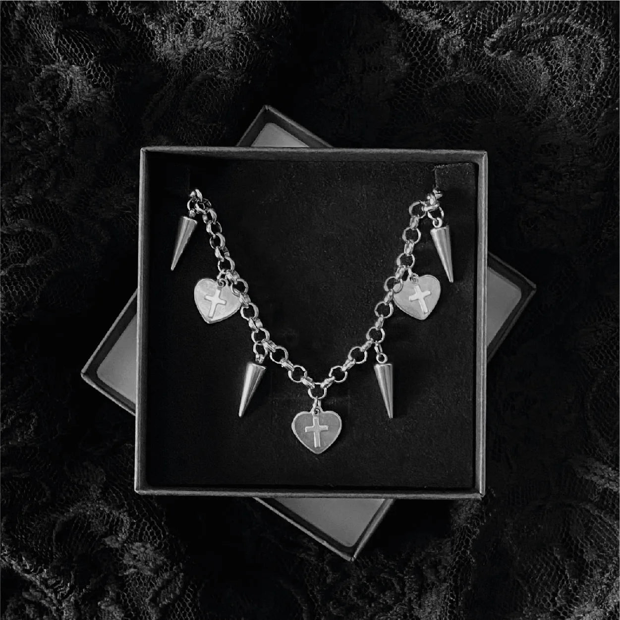 Collana Pretty in the Dark