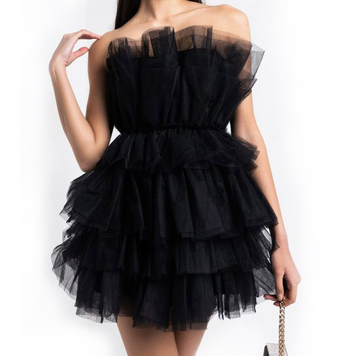 Abiti da cerimonia alternativi: mini dress in tulle nero
