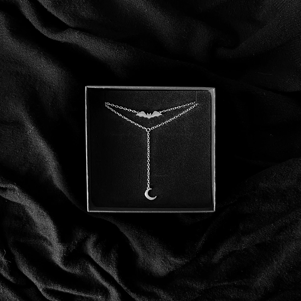 collana pipistrello luna