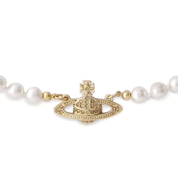 la collana con le perle di vivienne westwood