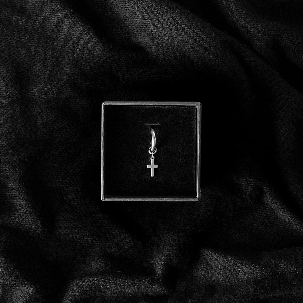 mono orecchino croce